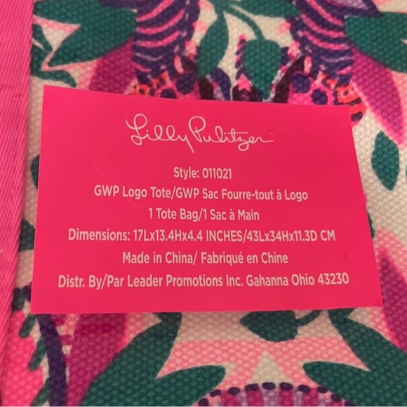 NIB GWP Lilly Pulitzer Logo Tote / She’s TooFly Engineered - Picture 5 of 6